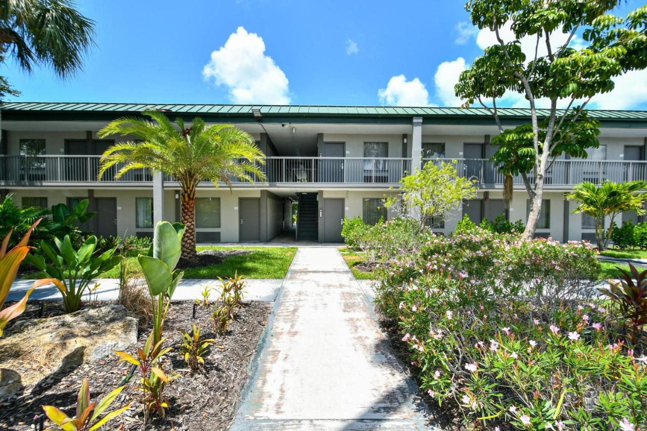 Sarasota Cay Club #612 - Heated Pool, Bunk Beds, Huge Tv, Tiki Bar, More! South Bradenton ภายนอก รูปภาพ