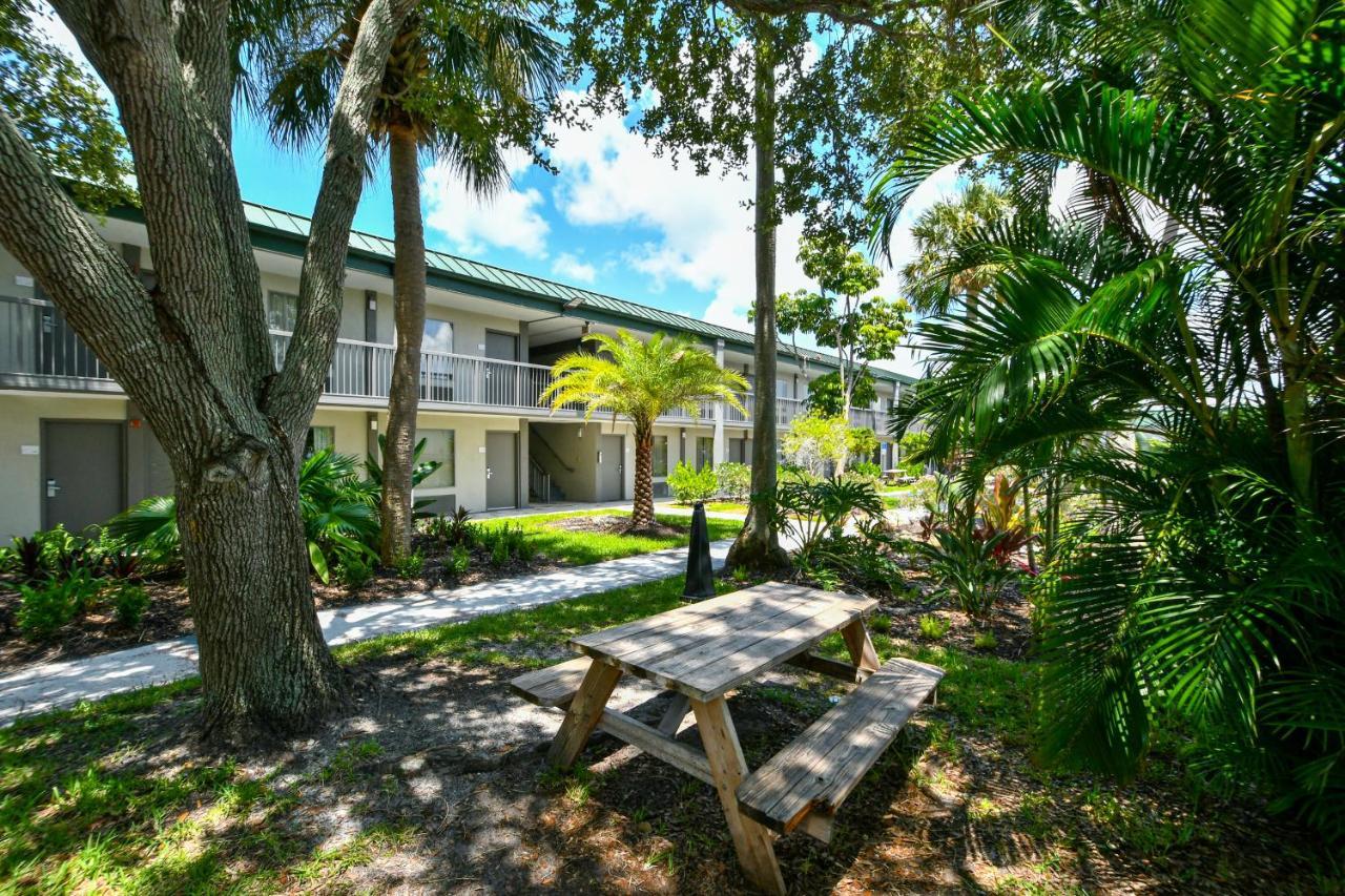 Sarasota Cay Club #612 - Heated Pool, Bunk Beds, Huge Tv, Tiki Bar, More! South Bradenton ภายนอก รูปภาพ
